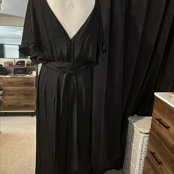 EXPRESS NEW!! Silky Elegant Black Maxi Jumper - Picture 4 of 4